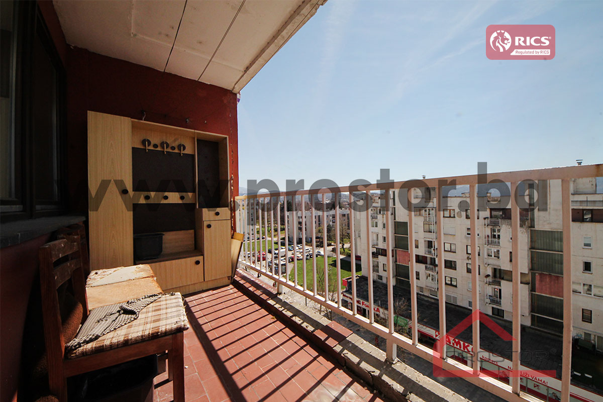 13 Balkon_Jug
