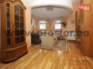 Nicely furnished three-room apartment in a private house in the immediate vicinity of Bosmal