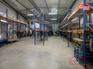 Warehouse-office adapted and furnished facility with private parking in an excellent location, Pofalići