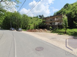Land by the Mošćanica river with an area of 22,580 m2 with a devastated building in an attractive location only 3,500 m from Baščaršija, Ul. Bartuhana, Stari Grad