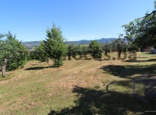 A spacious and sunny plot of registered land with an area of 12,952 m2 with excellent access in the settlement Mostrasko Raskršće, ul. Kovačevac, Ilidža