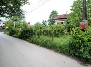 Two houses in an attractive location behind Bingo Center Stup on a spacious plot of registered area of 3,373m2, ul. Zdenka Markulja, settlement Stup, Ilidža