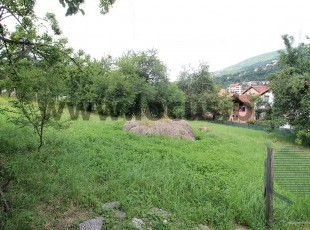 A spacious and sunny plot of land with an area of 964m2 with an open view on a very gentle slope in the village of Svrake, Vogošća