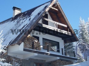 A cottage 140sqm with two residential units, only 20 meters from the Poljice ski slope in an extremely attractive location, Balvanište, Jahorina