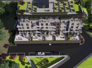 NEWLY BUILT CENTER! Three-room apartment with a multifunctional room and two bathrooms in a new residential building under construction!