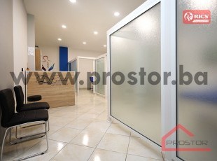 Business space ideal for offices in a very busy location, Stup