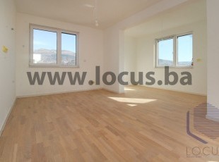 NEW CONSTRUCTION PILE! Three-room apartment with excellent floor space, good layout and beautiful view in a quality built building. Price per m2 4,400 KM!!