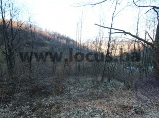 A plot of land with a stream, registered area of 7,258m2, located at the foot of the Pyramid of the Sun, just a few minutes' drive from the very center of Visoko.