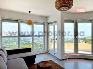 EXCLUSIVE OFFER! Fantastic, fully remodeled and furnished, two-bedroom apartment in an exclusive building with a spacious pool and completely open view to Adriatic sea, just a few kilometers from Dubrovnik! Ivanica, Bosnia and Herzegovina - FOR SALE