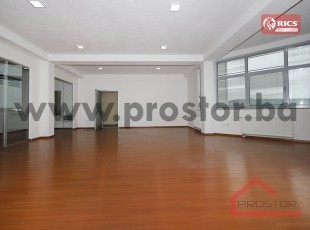 Office space (115m2) in an office building with a private parking space, Stup