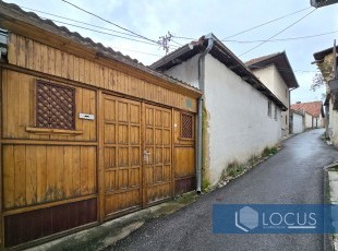 Registered house in original condition on a plot of registered area of 324m2 in an extremely attractive location in Golobrdica Street, Logavina settlement, Stari Grad