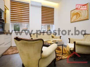 SHORT-TERM RENT!!! Three-bedroom fully renovated apartment in the heart of Sarajevo with private parking space, 500m from Baščaršija, Stari Grad