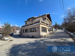 Quality house with 1 floor on a plot of 355m2 with an open view, located near the center, beginning of Nalina Street, Bistrik, Stari Grad