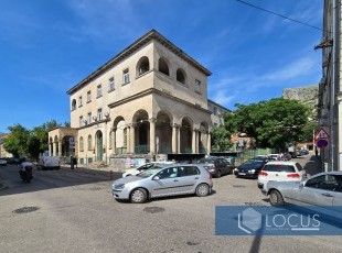 Single-storey, 50m2 house with a nice garden on a plot of 214m2, located at an attractive location steps from the main tourists‘ attractions, and the city center, Brankovac, Mostar