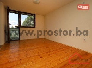 Unfurnished two-bedroom apartment on the second floor in a quiet family environment, Aerodromsko naselje