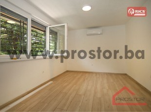 Unfurnished studio apartment for rent as an apartment or business space in a very good location close to Sarajevo City Center, Marijin Dvor