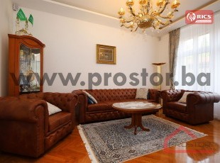 Beautifully furnished four-bedroom apartment in the heart of Baščaršija on the first floor, Stari Grad