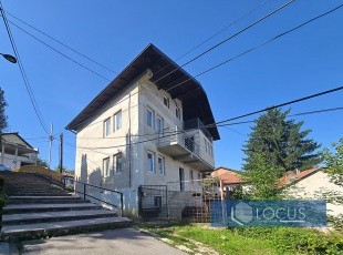 A house with floors P+2+Pt under construction with good access and a beautiful panoramic view on a plot of 279m2, Za Beglukom street, Bistrik neighborhood.