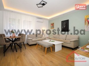 Potpuno namješten i adaptiran trosoban stan sa prvatnim parking mjestom, Koševsko brdo