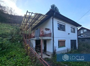 Registered house with one floor (P+1) on a spacious and sunny plot of 2,637 m² in an accessible location in the settlement of Malešići, Ilijaš Municipality