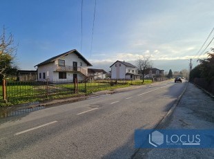 House with a spacious yard on a plot of registered area of ​​633m² in a quiet environment and an accessible location near the Sixth Elementary School, Azići settlement, Ilidža