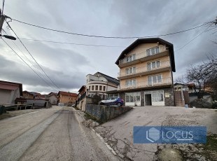 Registered house with commercial space and good access on a plot of 284m2 on Humska Street, Pofalići neighborhood