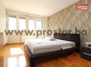 Namješten renoviran stan 70m2, Pejton