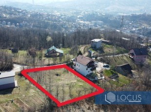 Building land with asphalt access and open views, area 1,000m2, 8-9 minutes drive from the city center, Pionirska dolina, Center
