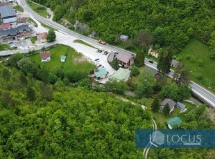 Land plot with a registered area of ​​1049 m² near the main road with an open view, located behind the Zovik restaurant, Hadžići